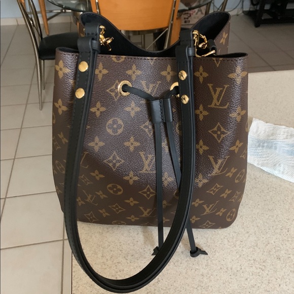 Louis Vuitton Handbags - Louis Vuitton NéoNoé Noir Bucket Bag